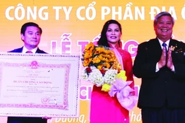 Địa ốc Kim Oanh nhận huân chương Lao động hạng Ba