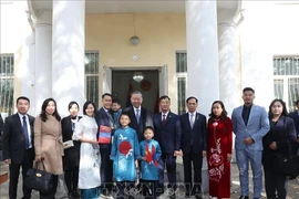 Tổng Bí thư, Chủ tịch nước Tô Lâm gặp gỡ cộng đồng người Việt tại Mông Cổ ở Đại sứ quán