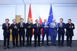 Thủ tướng Phạm Minh Chính thăm Viện Nghiên cứu Quốc gia về An ninh mạng Ba Lan