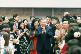 Tổng Bí thư: Xây dựng cộng đồng người Việt tại Singapore ngày càng vững mạnh
