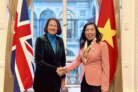 Thứ trưởng Bộ Ngoại giao Lê Thị Thu Hằng gặp Quốc vụ khanh Bộ Ngoại giao Anh Catherine West