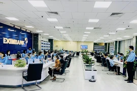Lãi suất huy động giảm, người dân vẫn gửi tiền vào ngân hàng nhiều kỷ lục 