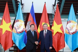 Lãnh đạo Đảng, Nhà nước chúc mừng 74 năm thành lập Đảng Nhân dân Campuchia