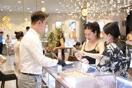 Giá vàng miếng và vàng nhẫn SJC vẫn đà giảm