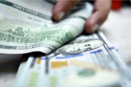 Chuyển tiền ra nước ngoài từ 1.000 USD có thể phải báo cáo