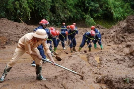 Công an Điện Biên hỗ trợ người dân ổn định cuộc sống sau bão số 5 