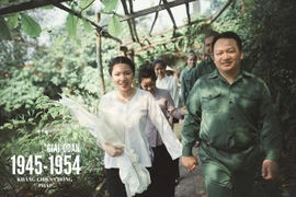 Cặp đôi chụp ảnh tái hiện 100 năm lễ cưới Việt Nam 