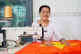 Những người thợ may cờ Tổ quốc: “Vất vả dịp lễ 2-9 nhưng rất đỗi tự hào!”