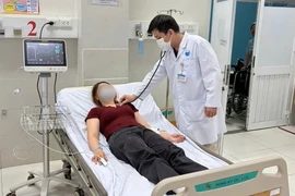 TP.HCM: 11 công nhân cấp cứu sau bữa ăn trưa
