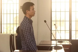 Kề dao vào đầu bạn gái rồi gây án mạng với người can ngăn