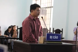 Rửa hơn 3.000 kg củ cải bằng hóa chất, lãnh án tù