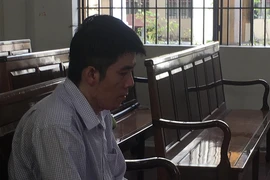 Ghen tuông vô cớ, chồng tưới xăng đốt vợ