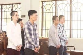 Đòi tiền thưởng bằng sức mạnh, 6 thanh niên lãnh án