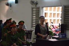 Hầu tòa vì tự ý phân chia đất công, lừa 31 người
