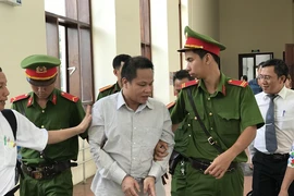 Hoãn xử vụ giết người ở vườn mãng cầu vì vắng điều tra viên