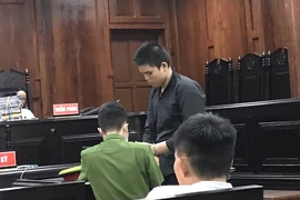 Thanh niên ra tòa vì 'yêu' bạn gái nhí 5 lần