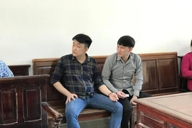 Rủ nhau mua bán hàng cấm, 2 thanh niên lãnh án