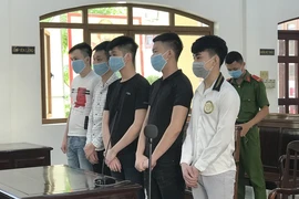 5 thanh niên hầu tòa vì mua đi bán lại