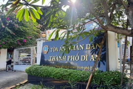 Tòa làm việc 'xuyên trưa', nghị án kéo dài vụ chứa mại dâm tại massage Hoàng Thành