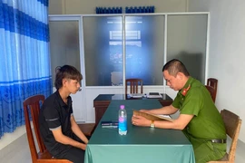 Bị bắt vì quan hệ với bạn gái chưa tới 13 tuổi 