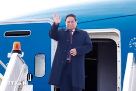 Thủ tướng Phạm Minh Chính được mời bánh mỳ muối và kẹo ngọt khi tới Nga dự BRICS 2024 mở rộng