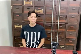 Bắt giam người đàn ông chọc ghẹo cô gái, đập phá quán gà ở Tân Bình