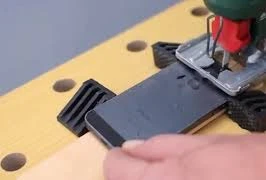 Cắt đôi mọi thứ, kể cả iPhone sau khi li dị vợ