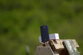 LG G4 không “banh xác” khi bị bắn 