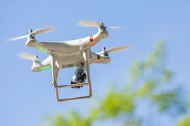 Máy bay điều khiển mang theo camera bị cấm