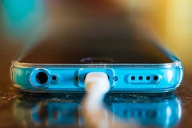 Đa số chúng ta đều sạc smartphone sai cách