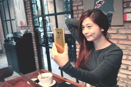 Cùng Mỹ Nhân Ngư “bóc tem” Samsung Galaxy S7