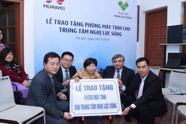 Huawei tặng phòng máy tính cho Trung tâm Nghị Lực Sống