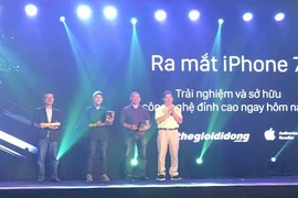 iPhone 7 và 7 Plus hút khách ngày mở bán