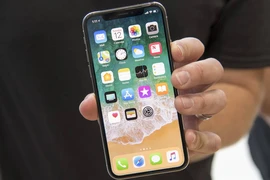 Apple và Samsung nhận án phạt 'khủng' vì làm chậm điện thoại