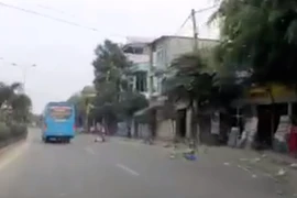 Xe khách tông người phụ nữ văng xa nhiều mét