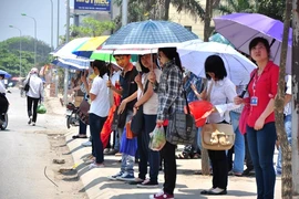 Cách hạn chế tác hại của tia cực tím khi đi ra đường