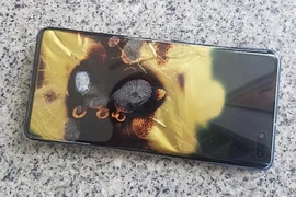 Samsung Galaxy S10 5G bất ngờ phát nổ