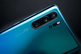 Google gỡ bỏ Huawei P30 Pro và Mate X khỏi website