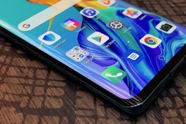 Huawei hiển thị quảng cáo trên màn hình khóa điện thoại?