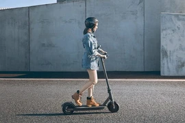 Hai mẫu xe điện siêu nhỏ gọn, dễ dàng gấp lại