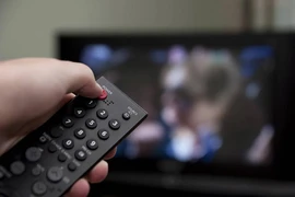 Cách tiết kiệm điện khi sử dụng tivi, máy lạnh