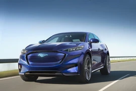Xe điện Ford Mustang Mach-E chạy được 482 km/lần sạc