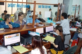 Cách tra cứu tiến độ xử lý hồ sơ khi đi làm thủ tục hành chính