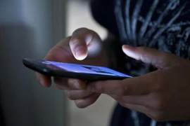 Smartphone TQ bán tại Mỹ có chứa phần mềm độc hại?