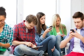Cách làm dung dịch vệ sinh điện thoại để chống COVID-19 