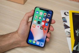 COVID-19 có thể tồn tại trên màn hình điện thoại 4 ngày?