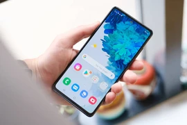 Samsung Galaxy S20 FE bị lỗi màn hình cảm ứng?