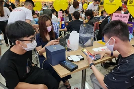 iPhone 12 chính hãng tăng doanh số bất ngờ 