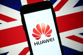 Cấm lắp đặt thiết bị 5G của Huawei từ tháng 9-2021 tại Anh
