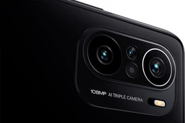 Mi 11 Ultra 'hầm hố' với cụm camera chiếm gần nửa mặt lưng